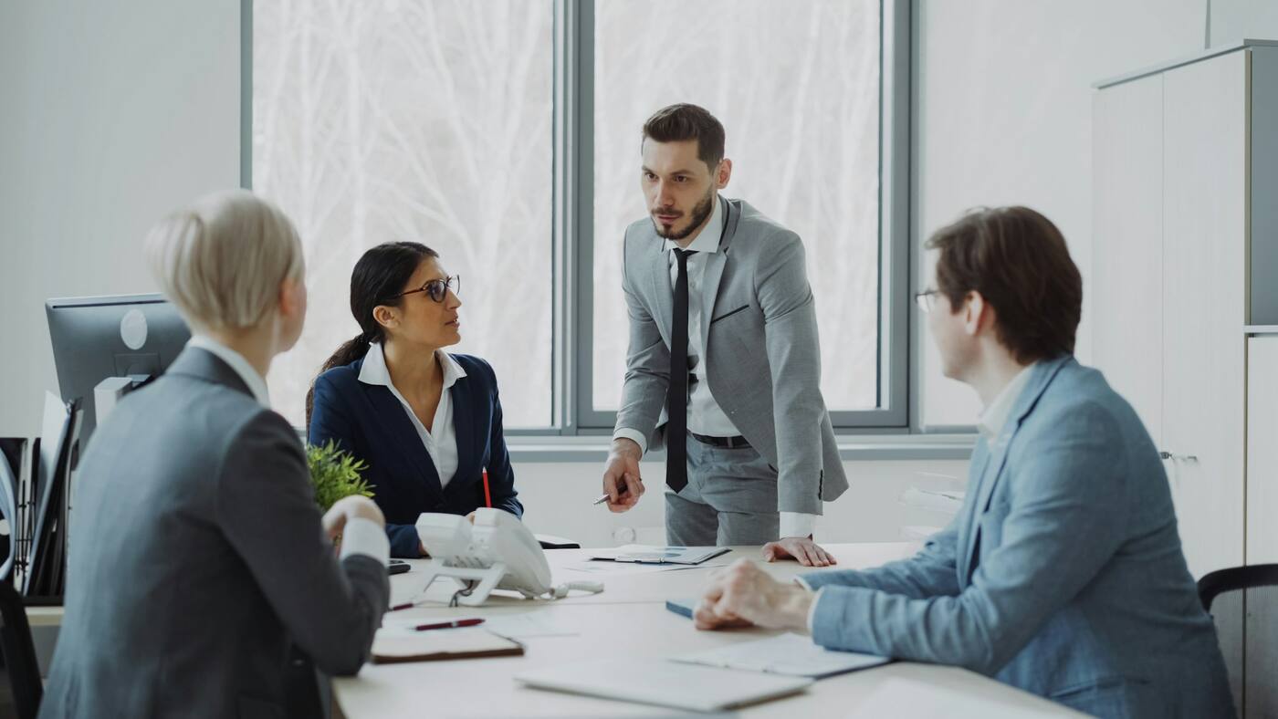Advisory team in discussion